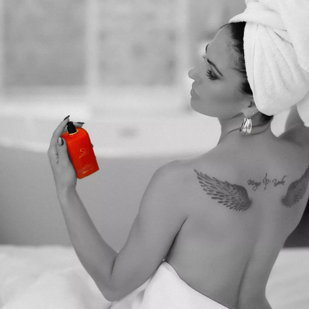 Znana wokalistka disco polo odsłoniła swój tatuaż na plecach! Internauci w szoku! Kto o takim marzy?!